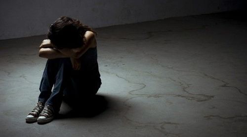 Гэр бүлийн маргааны улмаас өндрөөс үсрэхийг завдсан эмэгтэйг аварчээ